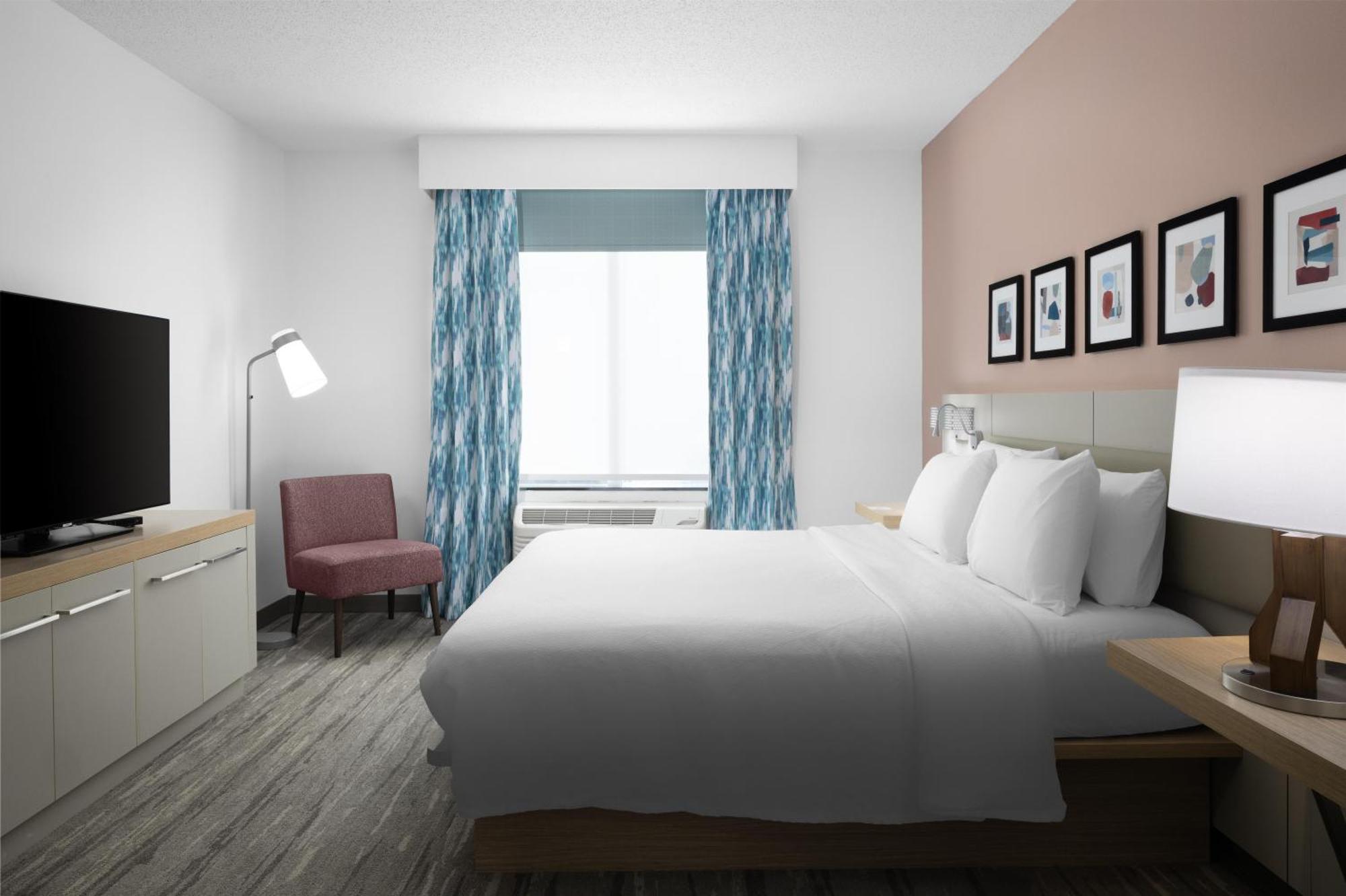 Deluxe King Suite with Shower - Mobility and Hearing Access
